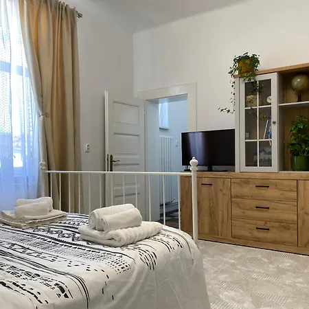 Апартаменти Castanilor 12-parking Included