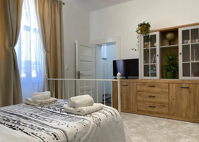 Апартаменты Castanilor 12-parking Included